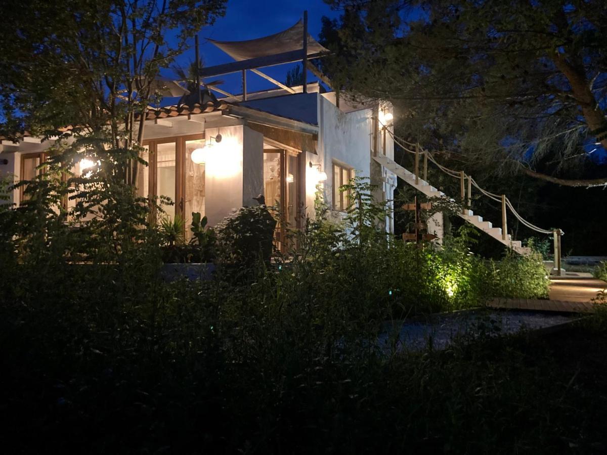 Nuitees Bohemes Bed and Breakfast Gajan  Exteriör bild