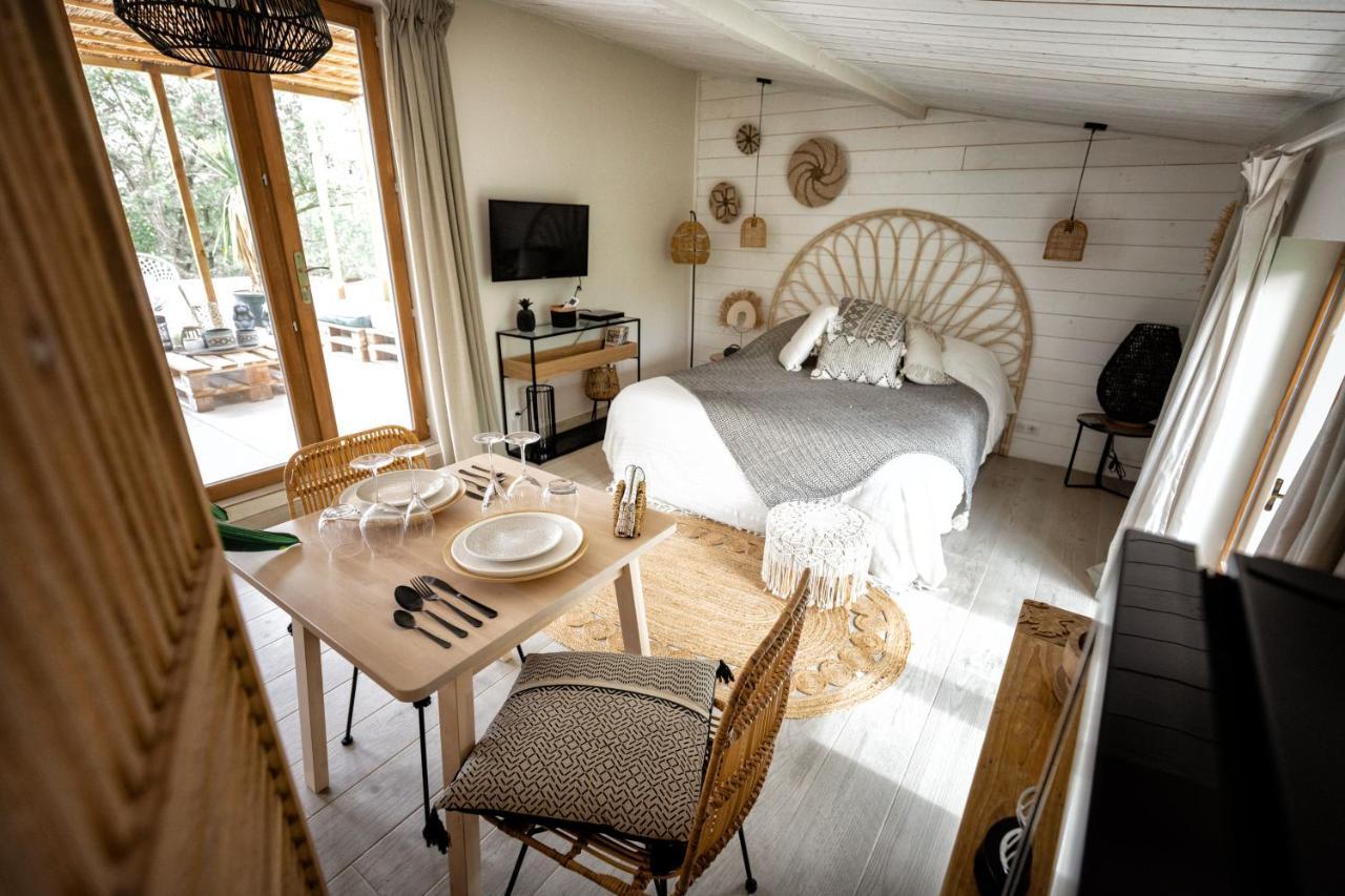 Nuitees Bohemes Bed and Breakfast Gajan  Exteriör bild