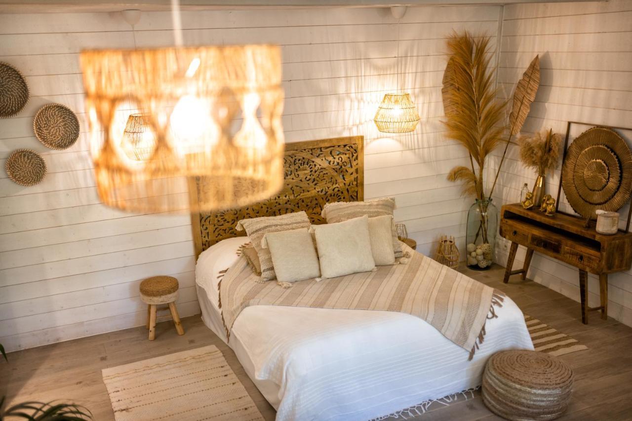 Nuitees Bohemes Bed and Breakfast Gajan  Exteriör bild
