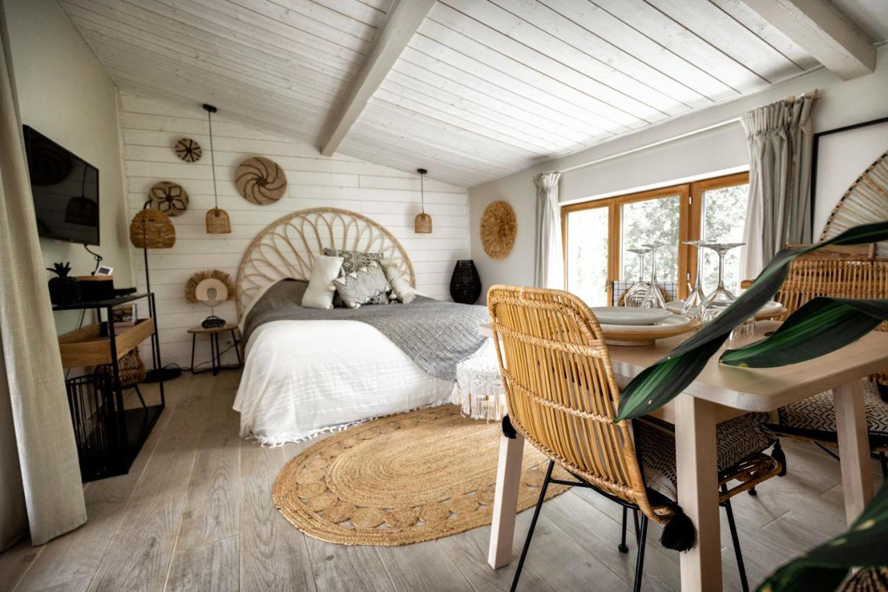 Nuitees Bohemes Bed and Breakfast Gajan  Exteriör bild