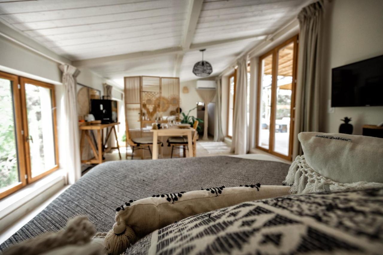 Nuitees Bohemes Bed and Breakfast Gajan  Exteriör bild