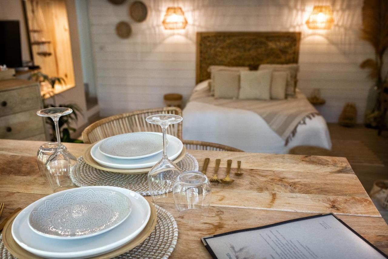 Nuitees Bohemes Bed and Breakfast Gajan  Exteriör bild