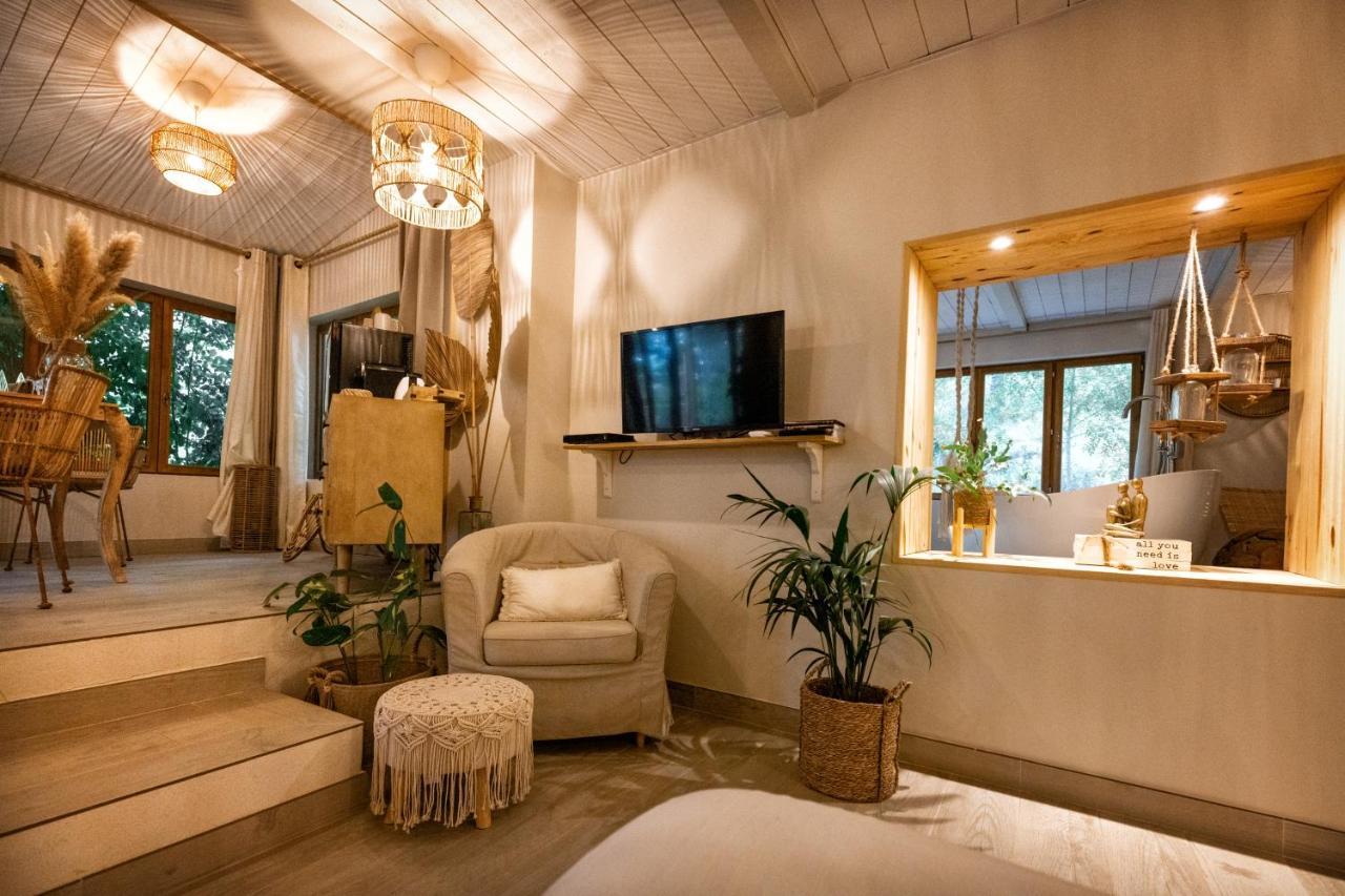 Nuitees Bohemes Bed and Breakfast Gajan  Exteriör bild
